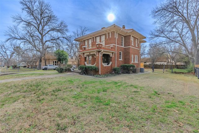 2203 Walworth Street, Greenville, TX 75401