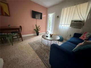 461 SW 6th St 4, Miami, FL 33130