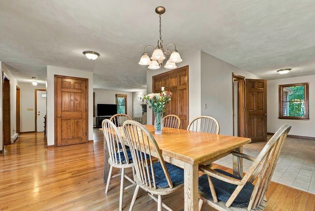 4 Florence Cir, Upton, MA 01568