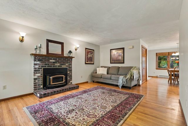 4 Florence Cir, Upton, MA 01568