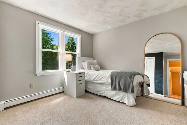 4 Florence Cir, Upton, MA 01568