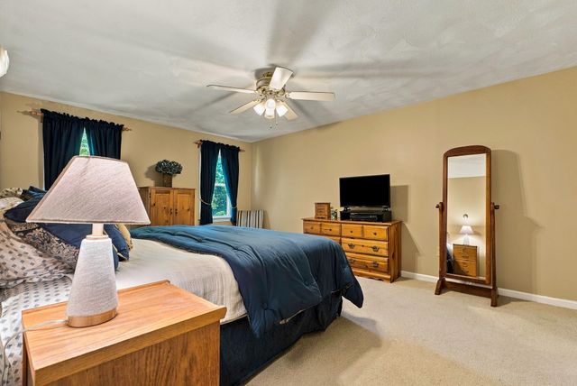 4 Florence Cir, Upton, MA 01568