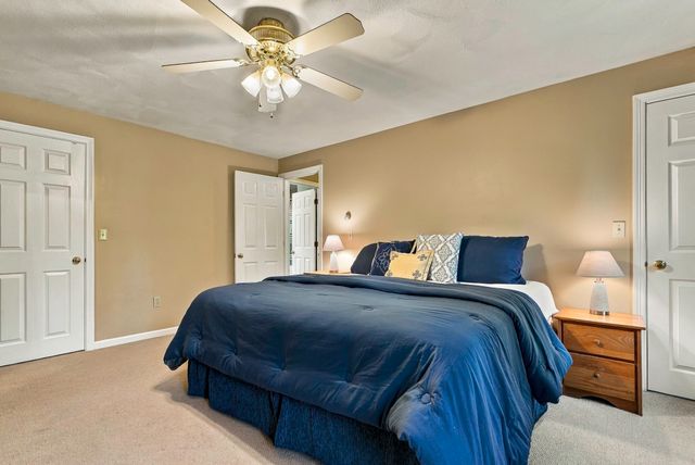 4 Florence Cir, Upton, MA 01568