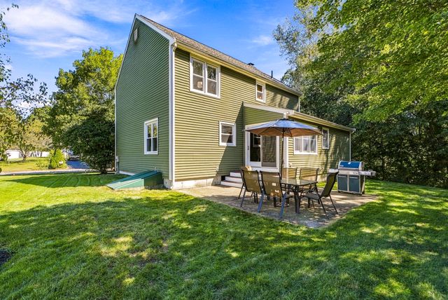 4 Florence Cir, Upton, MA 01568