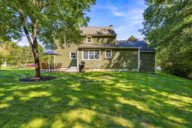 4 Florence Cir, Upton, MA 01568