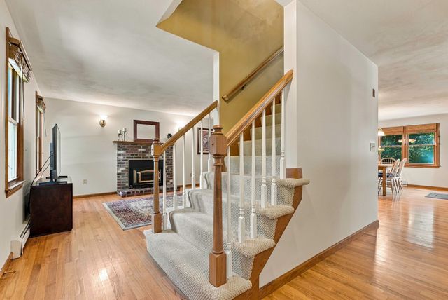 4 Florence Cir, Upton, MA 01568