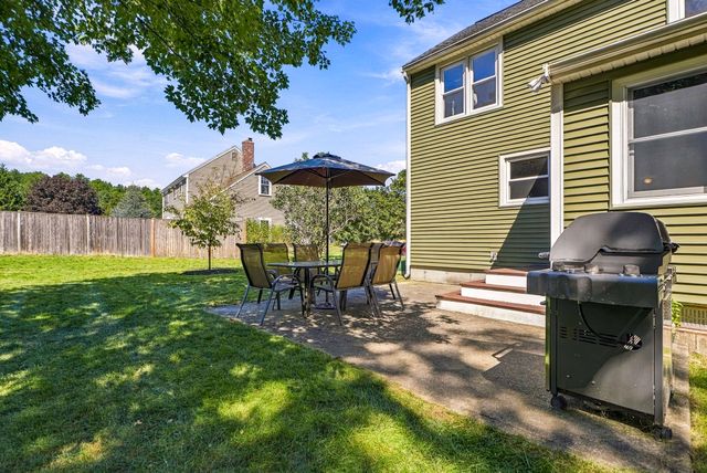 4 Florence Cir, Upton, MA 01568