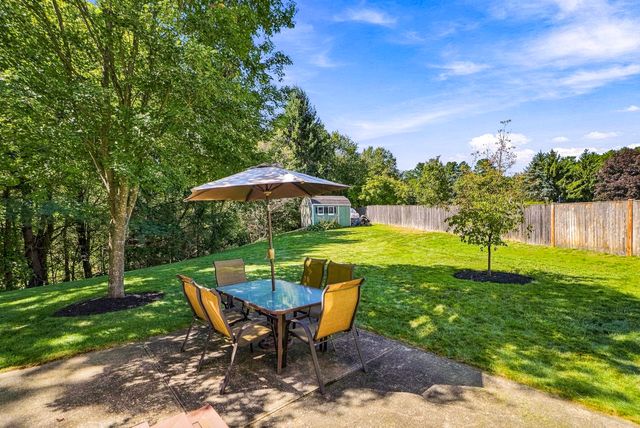 4 Florence Cir, Upton, MA 01568