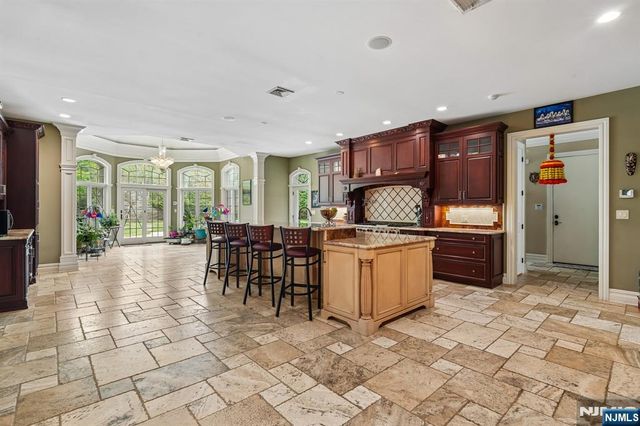 35 Echo Ridge Road, Upper Saddle River, NJ 07458