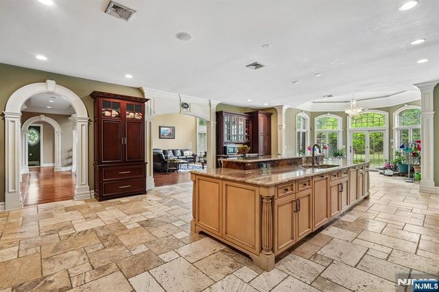 35 Echo Ridge Road, Upper Saddle River, NJ 07458