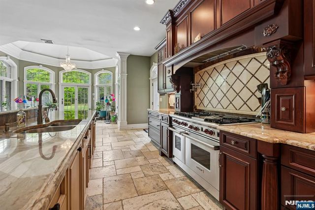 35 Echo Ridge Road, Upper Saddle River, NJ 07458