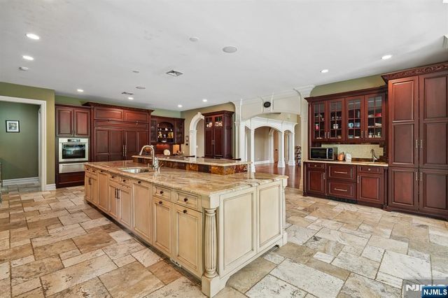 35 Echo Ridge Road, Upper Saddle River, NJ 07458
