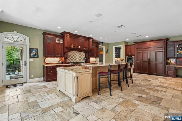 35 Echo Ridge Road, Upper Saddle River, NJ 07458