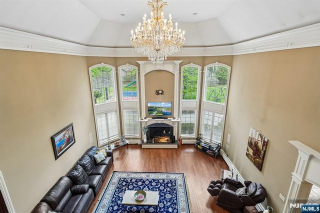 35 Echo Ridge Road, Upper Saddle River, NJ 07458