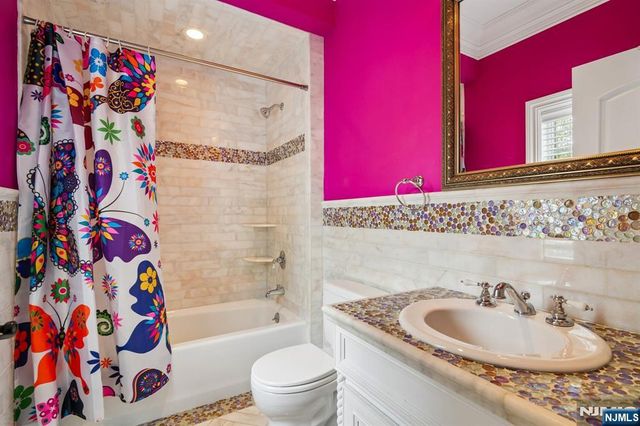 35 Echo Ridge Road, Upper Saddle River, NJ 07458