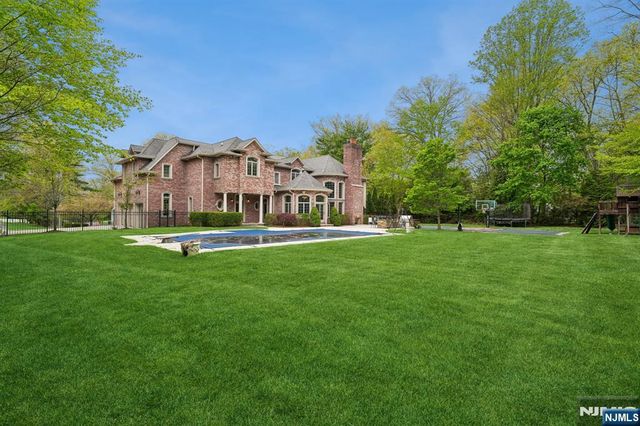 35 Echo Ridge Road, Upper Saddle River, NJ 07458