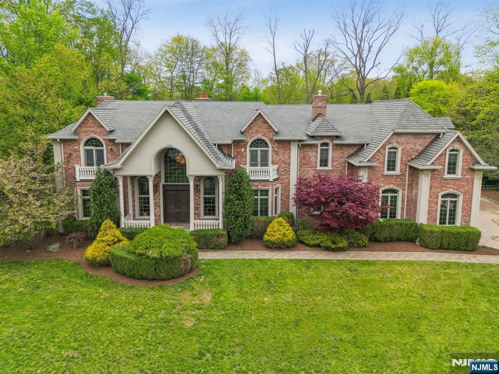 35 Echo Ridge Road, Upper Saddle River, NJ 07458