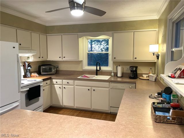 9584 Kinsman Road, Novelty, OH 44072