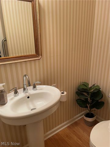 9584 Kinsman Road, Novelty, OH 44072