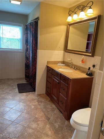 9584 Kinsman Road, Novelty, OH 44072