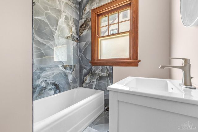 7227 Plainfield Road, Deer Park, OH 45236