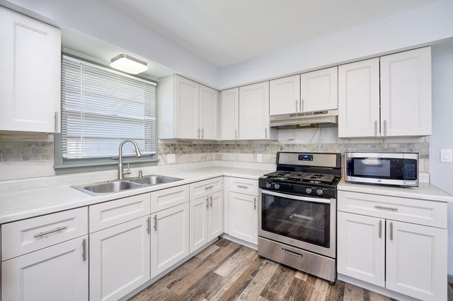 1284 Snelling Avenue N, Saint Paul, MN 55108