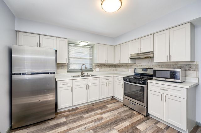 1284 Snelling Avenue N, Saint Paul, MN 55108