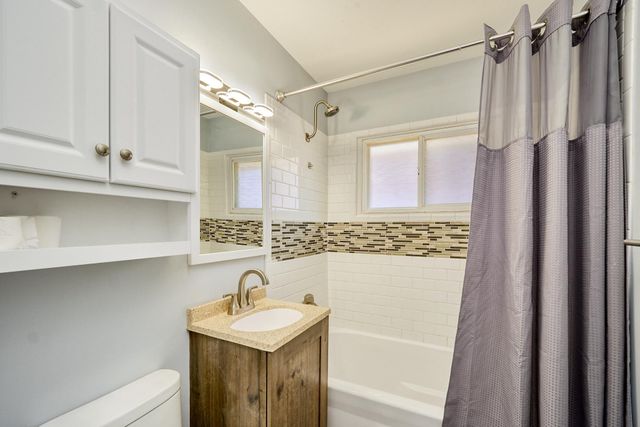 1284 Snelling Avenue N, Saint Paul, MN 55108