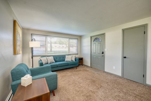 1284 Snelling Avenue N, Saint Paul, MN 55108