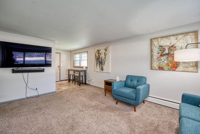 1284 Snelling Avenue N, Saint Paul, MN 55108