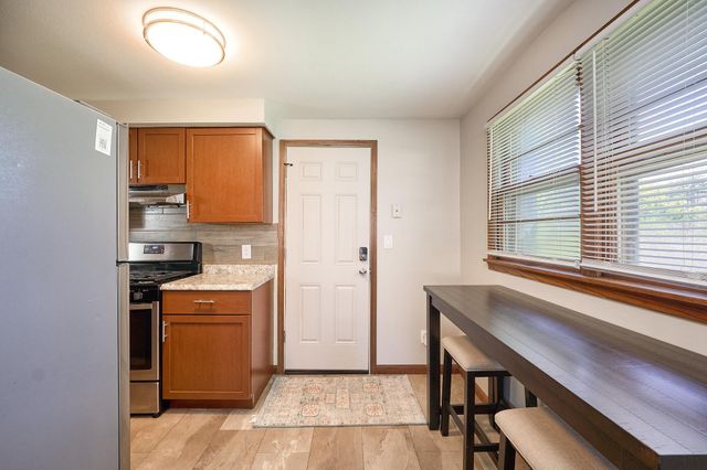 1284 Snelling Avenue N, Saint Paul, MN 55108