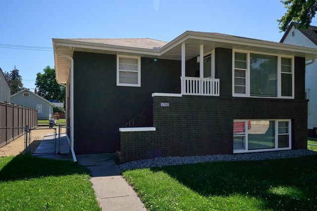 1284 Snelling Avenue N, Saint Paul, MN 55108