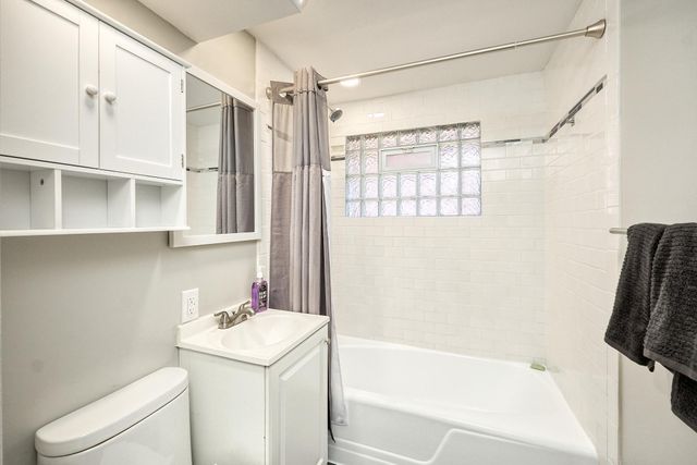 1284 Snelling Avenue N, Saint Paul, MN 55108