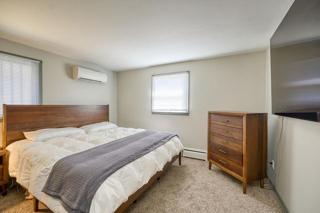 1284 Snelling Avenue N, Saint Paul, MN 55108