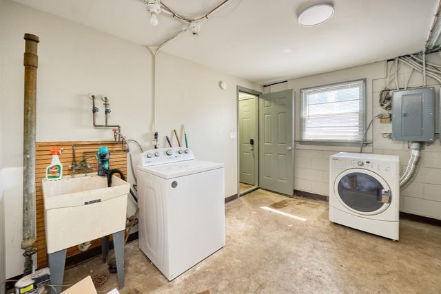 1284 Snelling Avenue N, Saint Paul, MN 55108