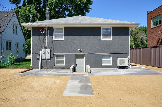 1284 Snelling Avenue N, Saint Paul, MN 55108