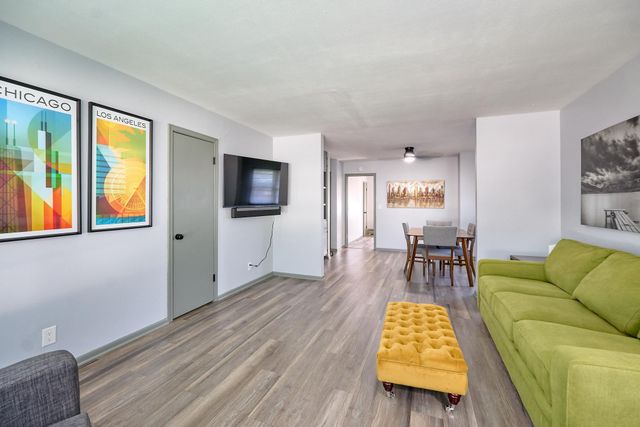 1284 Snelling Avenue N, Saint Paul, MN 55108