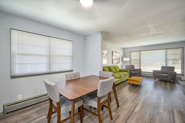 1284 Snelling Avenue N, Saint Paul, MN 55108