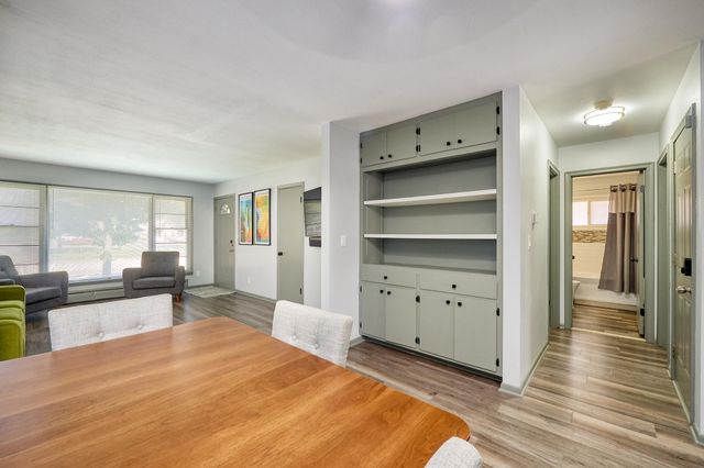 1284 Snelling Avenue N, Saint Paul, MN 55108