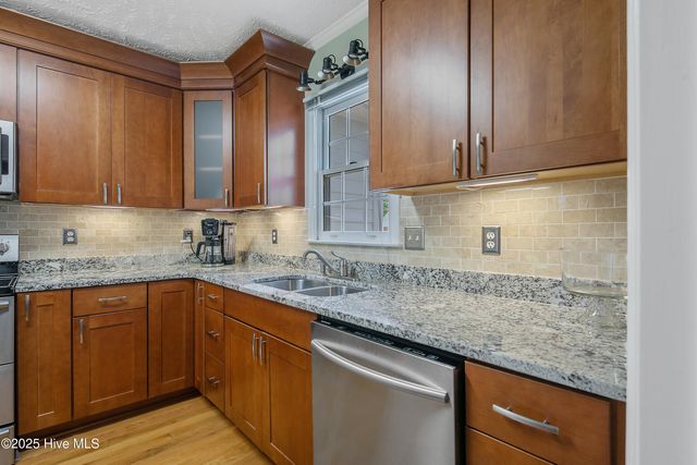 6528 Foxberry Road, Fayetteville, NC 28314