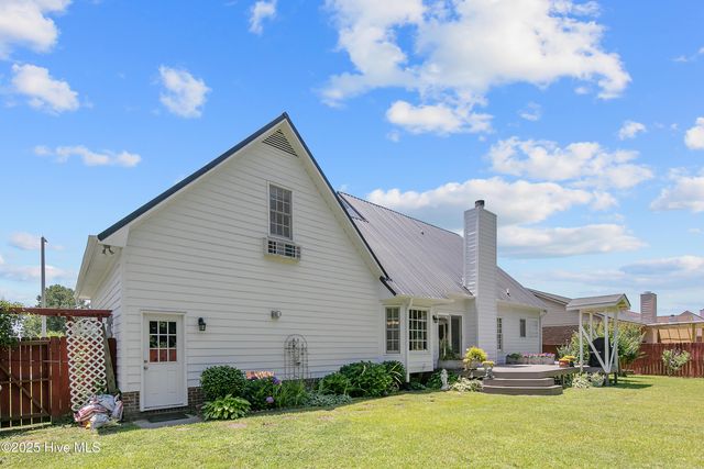 6528 Foxberry Road, Fayetteville, NC 28314