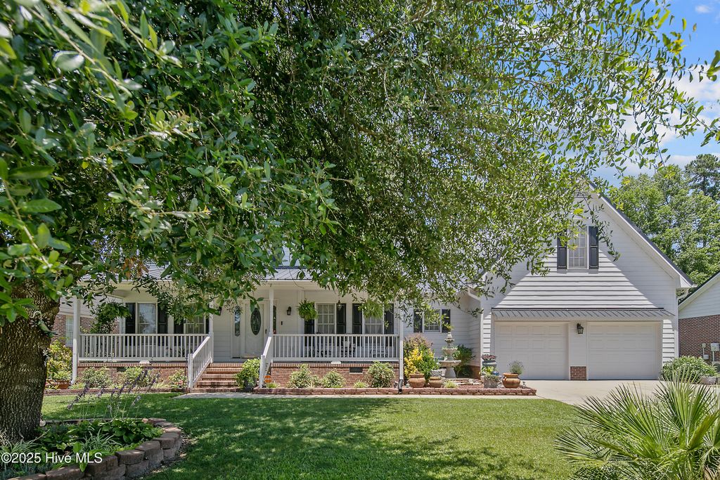 6528 Foxberry Road, Fayetteville, NC 28314