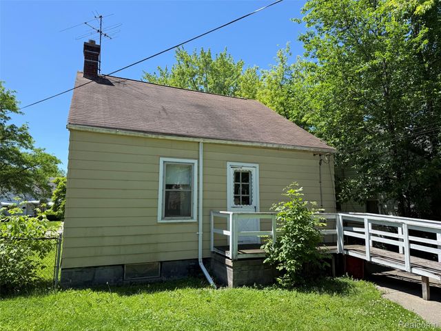 20221 Kenosha Street, Harper Woods, MI 48225