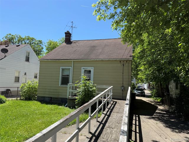 20221 Kenosha Street, Harper Woods, MI 48225