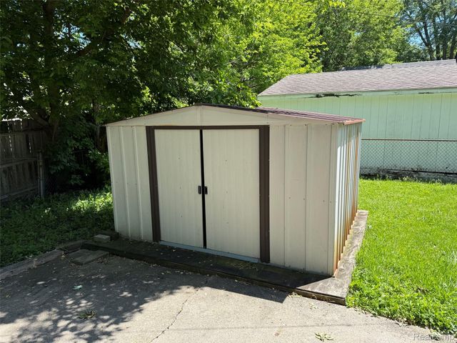 20221 Kenosha Street, Harper Woods, MI 48225