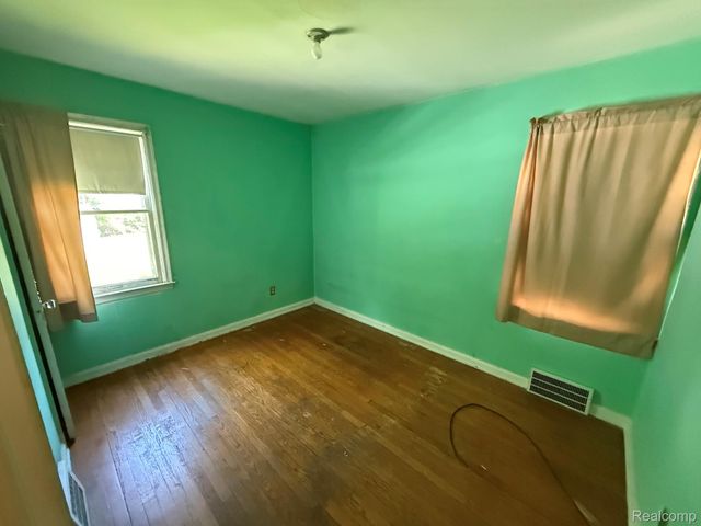 20221 Kenosha Street, Harper Woods, MI 48225