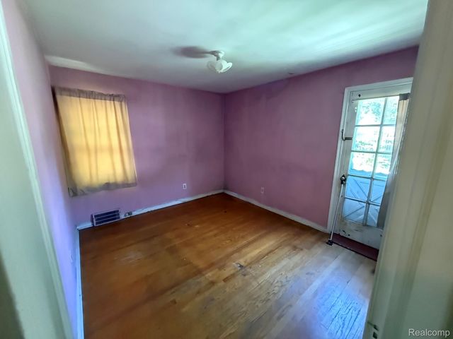 20221 Kenosha Street, Harper Woods, MI 48225