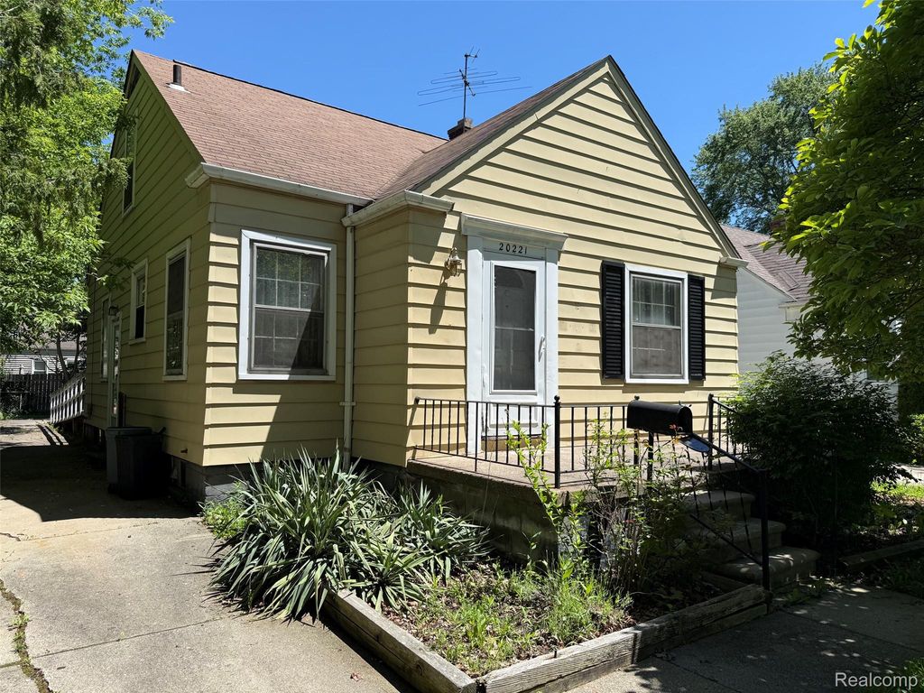 20221 Kenosha Street, Harper Woods, MI 48225
