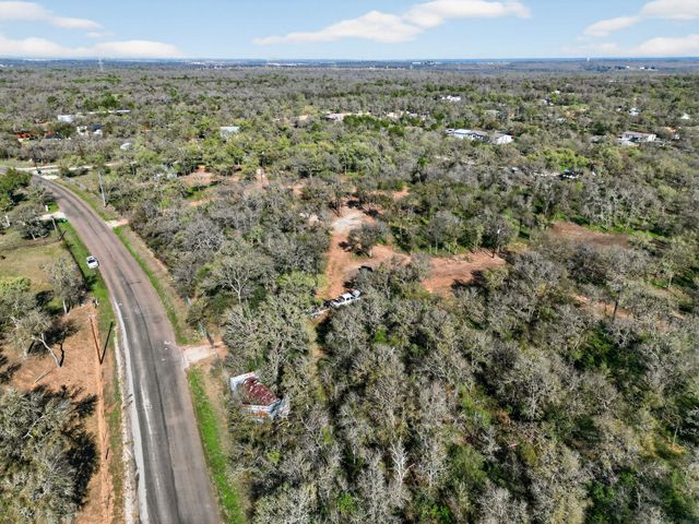 392 Elm Forest LOOP, Cedar Creek, TX 78612