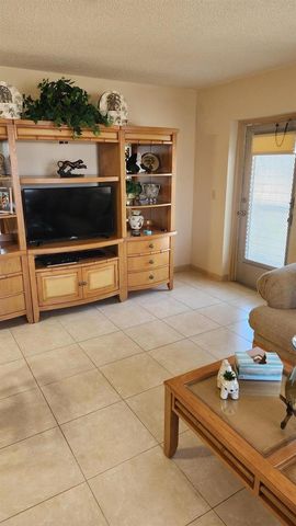 96 Andover D, West Palm Beach, FL 33417